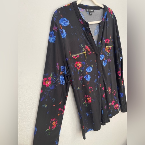 I.N.C. International Concepts zip pocket black floral top Size Large - Picture 4 of 7